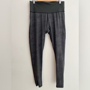 ADIDAS Leggings Olive Green Camo Pattern Front Workout Gym Casual Athletic Wear